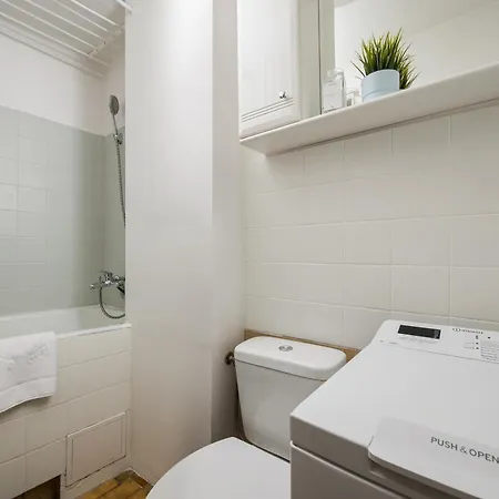 Srodmiescie Pulse By Bookinghost